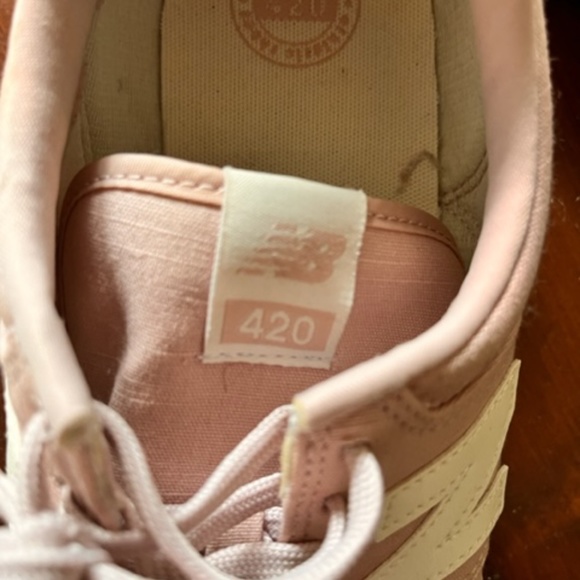New Balance 420 pink sneakers size 10 - Picture 6 of 7